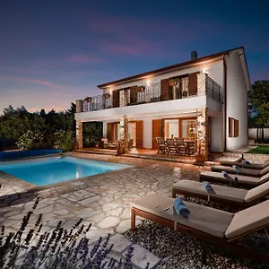 Villa Sara - Perfect Family, Brzac